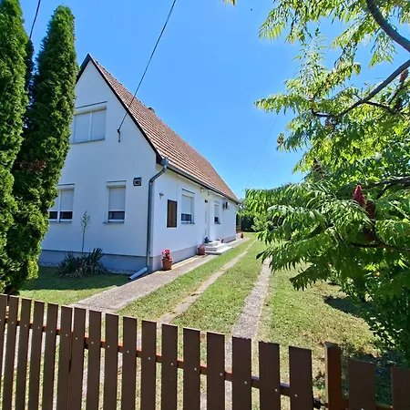 Holiday home Hibiscus Nyaralo Balatonfenyves